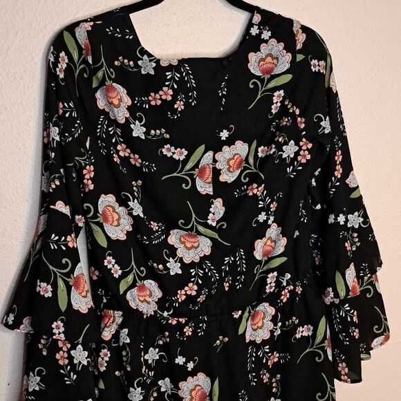 KAARI black floral romper size 4 - Picture 5 of 7